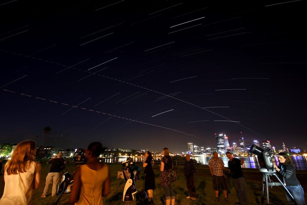 ICRAR's Guerrilla Astronomers out in force at the South Perth Foreshore. Image Composite Credit: Dr Brad Warren. 