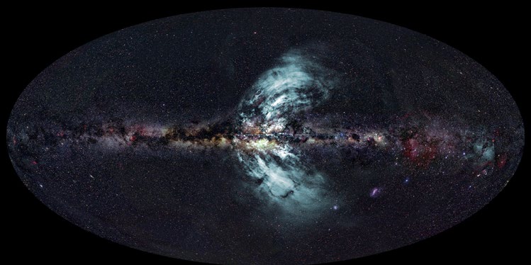 The new-found outfows of particles (pale blue) from the Galactic Centre. The background image is the whole Milky Way at the same scale. The curvature of the outfows is real, not a distortion caused by the imaging process. Image Credit: Radio image –E. Carretti (CSIRO); Radio data – S-PASS team; Optical image – A. Mellinger (Central Michigan University); Image composition, E. Bressert (CSIRO).